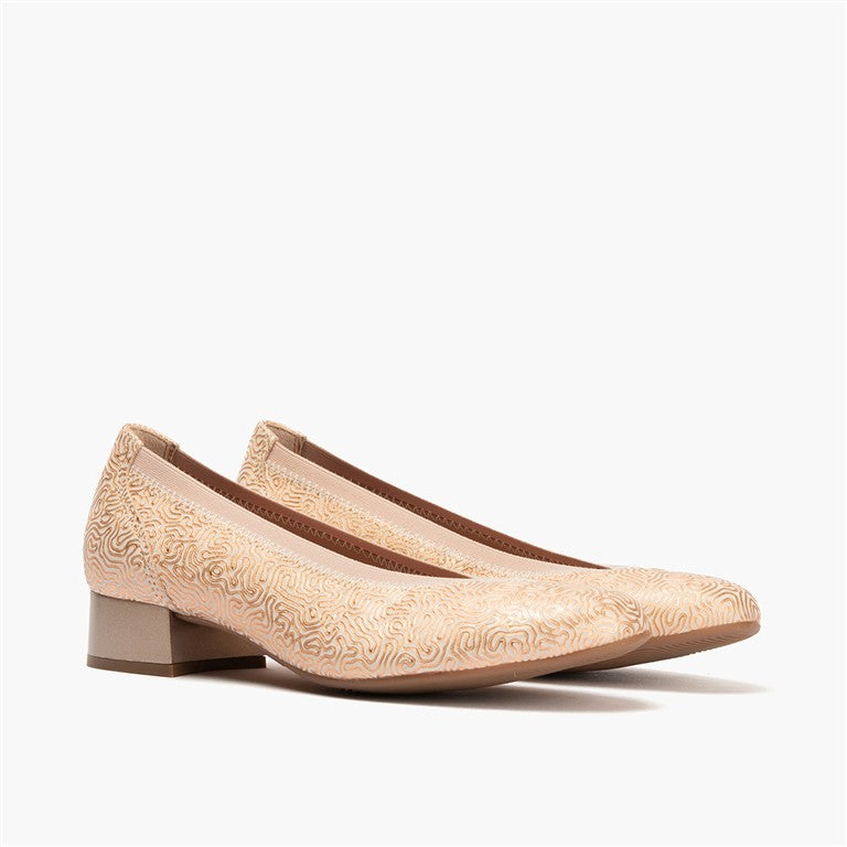 Zapato salón con ribete elástico, con tacón bajo y punta redonda, en piel fantasía Nude