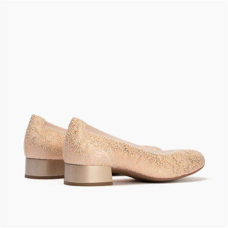 Zapato salón con ribete elástico, con tacón bajo y punta redonda, en piel fantasía Nude