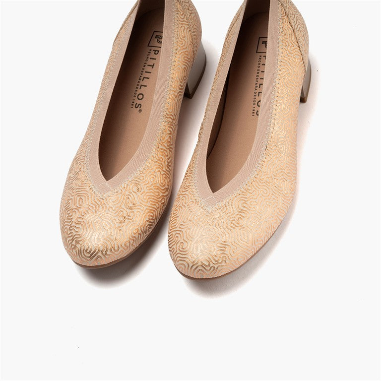 Zapato salón con ribete elástico, con tacón bajo y punta redonda, en piel fantasía Nude