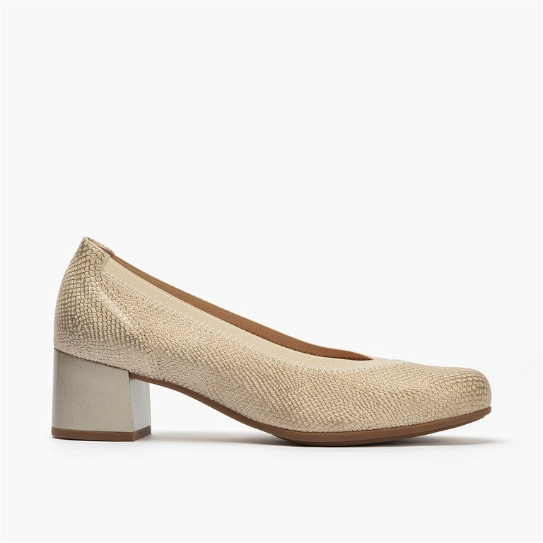 Zapato salón con ribete elástico y tacón medio, con grabado fantasía Oro