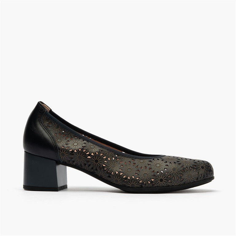 Zapato salón con tacón medio, en piel napa perforada Marino
