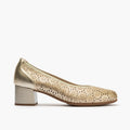 Zapato salón con tacón medio, en piel fantasía perforada Oro