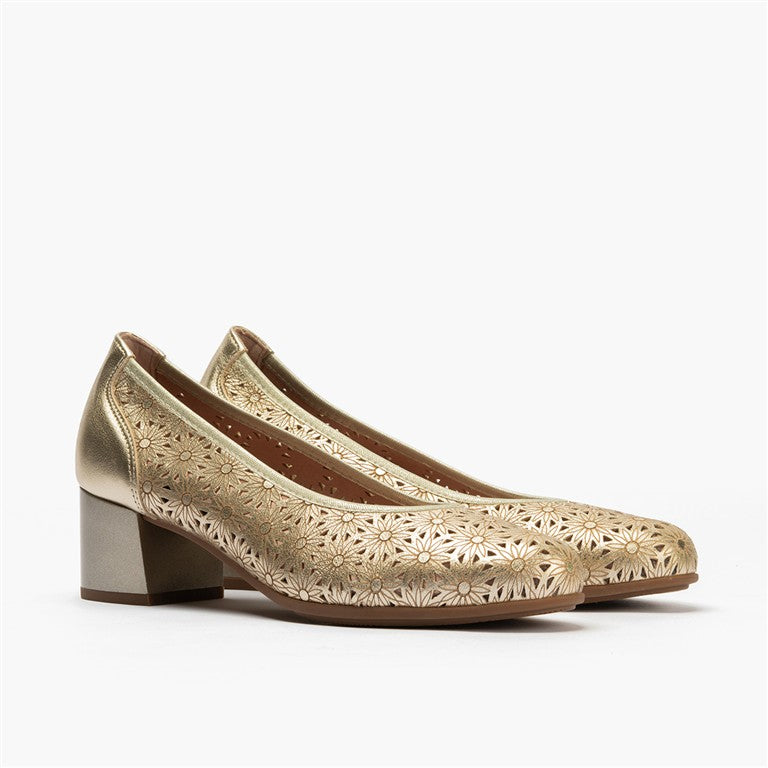 Zapato salón con tacón medio, en piel fantasía perforada Oro