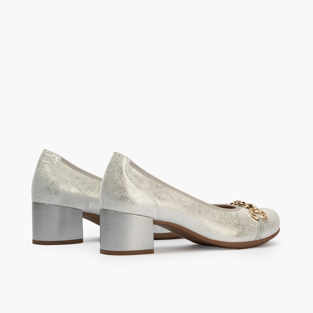 Zapato salón con tacón medio y adorno, en piel brillante Plata