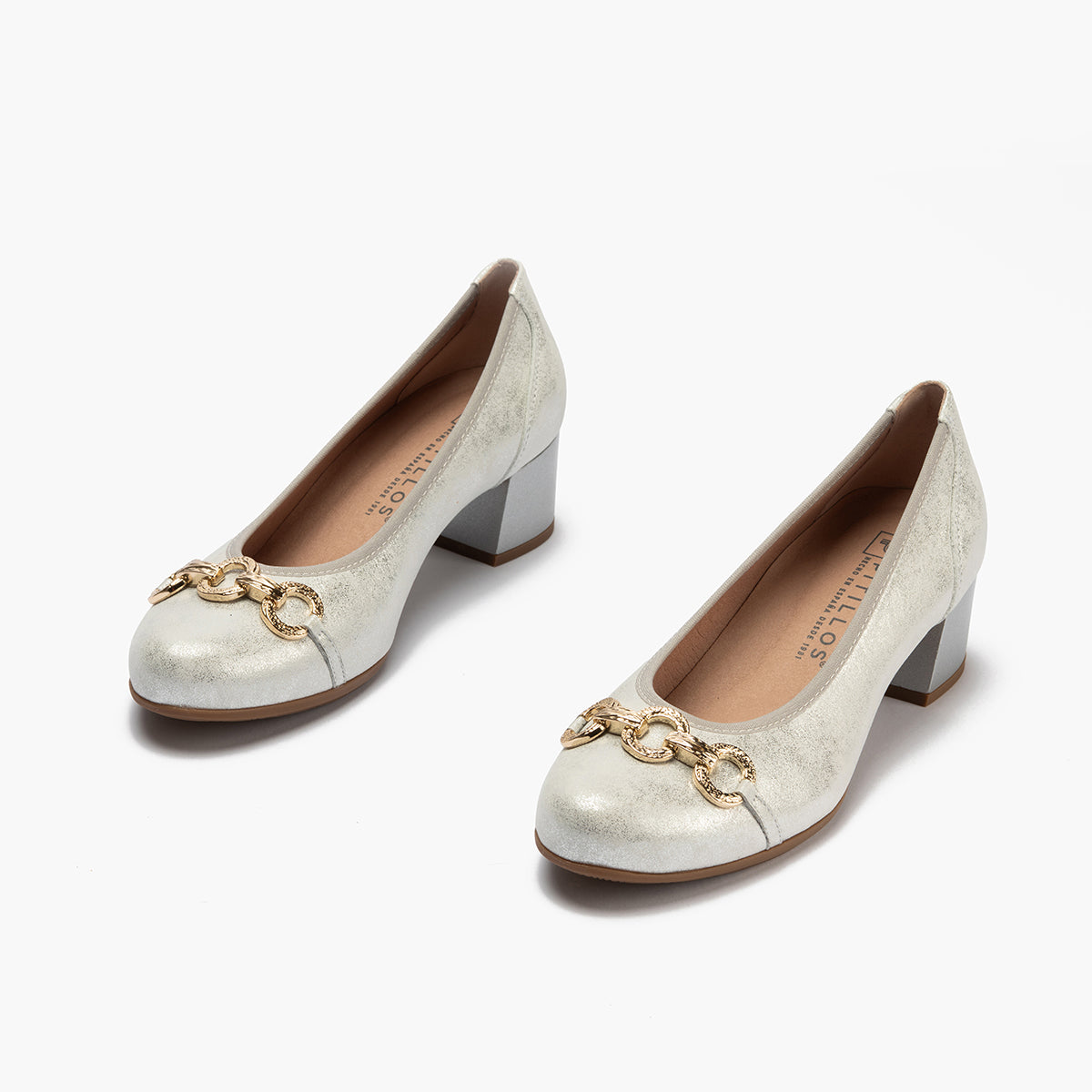 Zapato salón con tacón medio y adorno, en piel brillante Plata