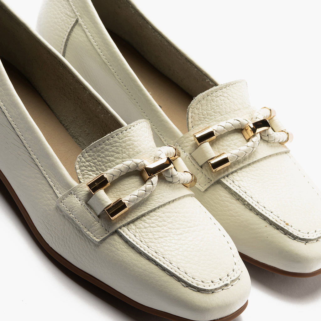 Mocasín plano en piel napa bombeada, con adorno Blanco