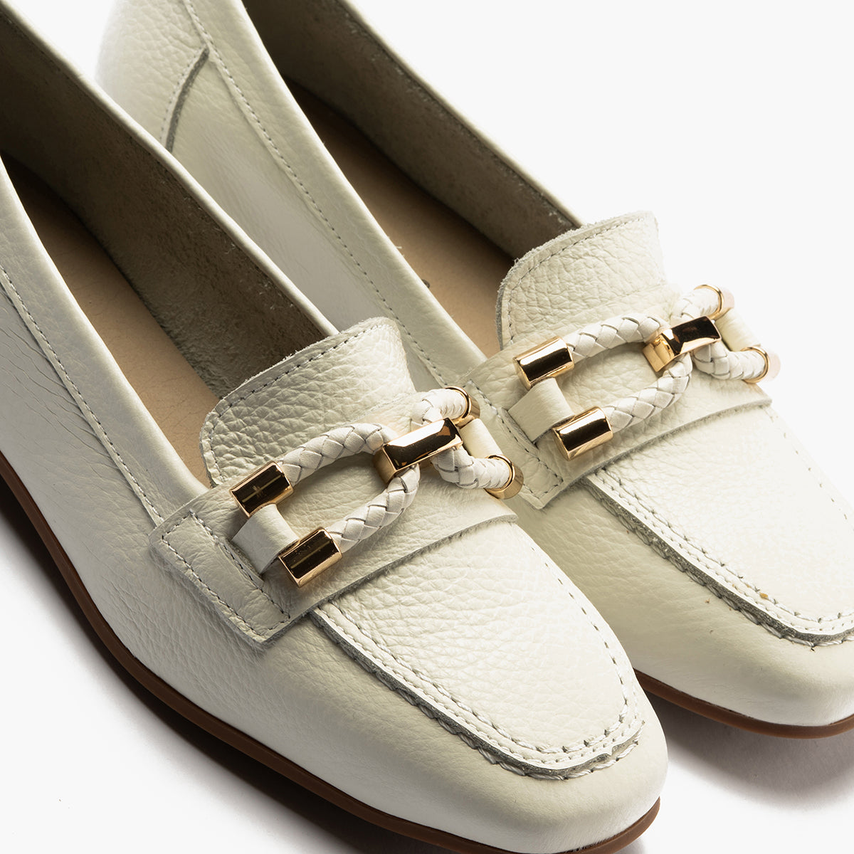 Mocasín plano en piel napa bombeada, con adorno Blanco
