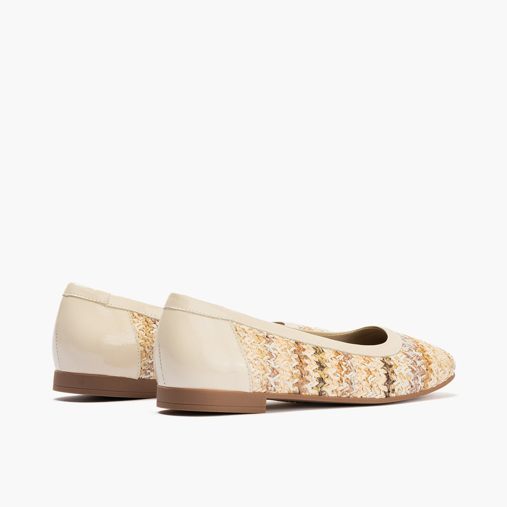 Bailarina plana en piel rafia y charol Crema