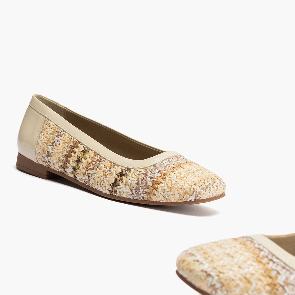 Bailarina plana en piel rafia y charol Crema
