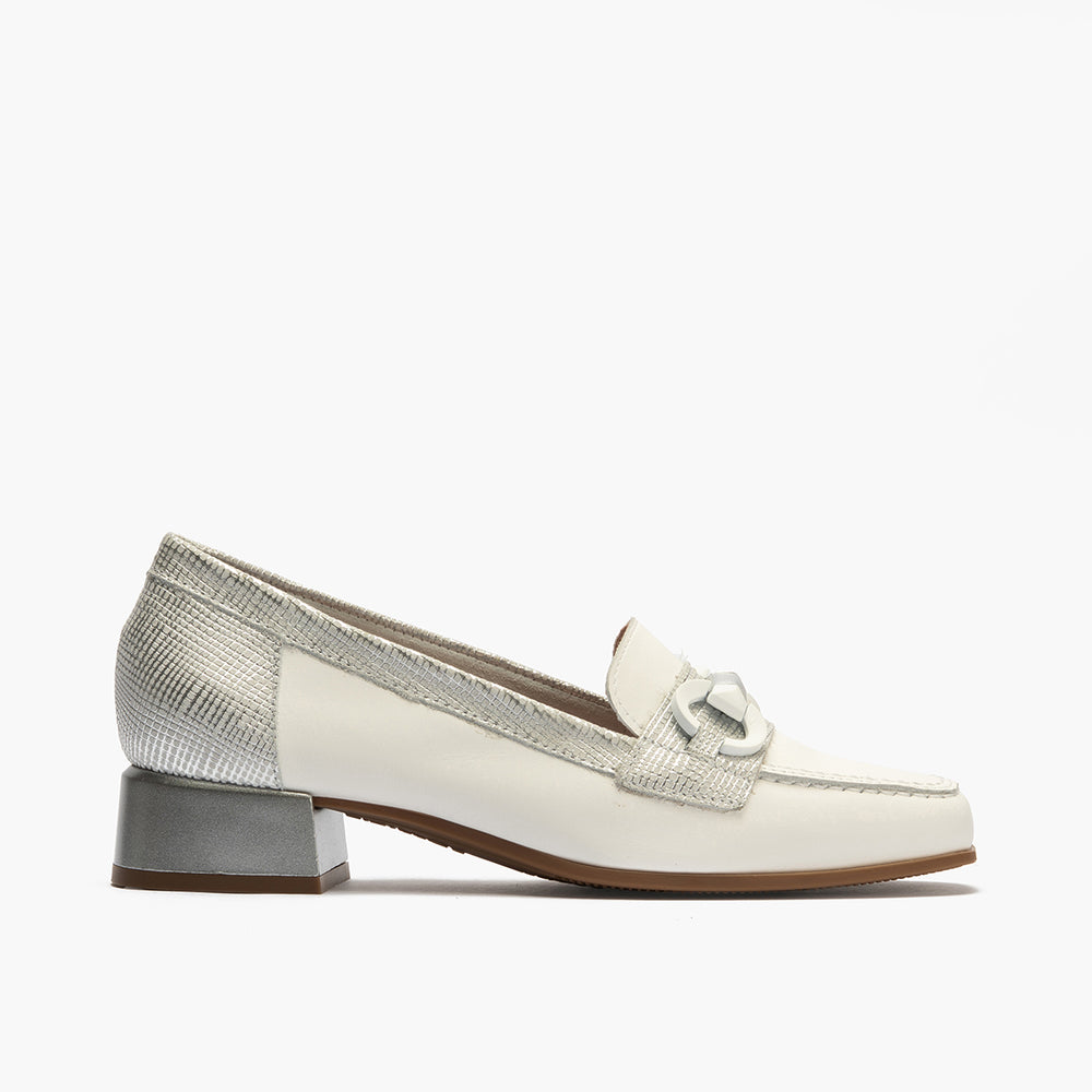 Mocasín con tacón bajo y adorno, con punta cuadrada Blanco