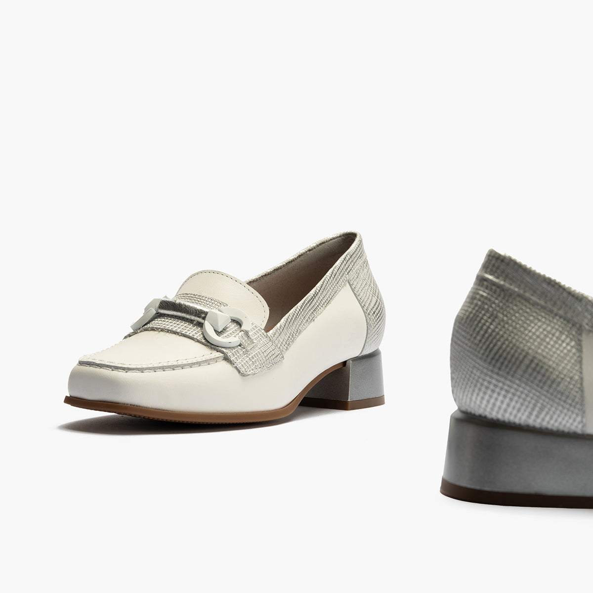 Mocasín con tacón bajo y adorno, con punta cuadrada Blanco