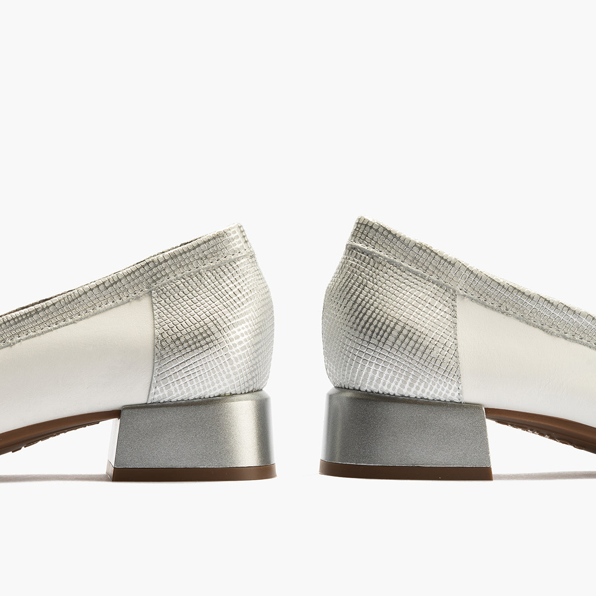 Mocasín con tacón bajo y adorno, con punta cuadrada Blanco
