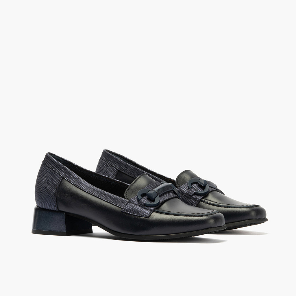 Mocasín con tacón bajo y adorno, con punta cuadrada Marino