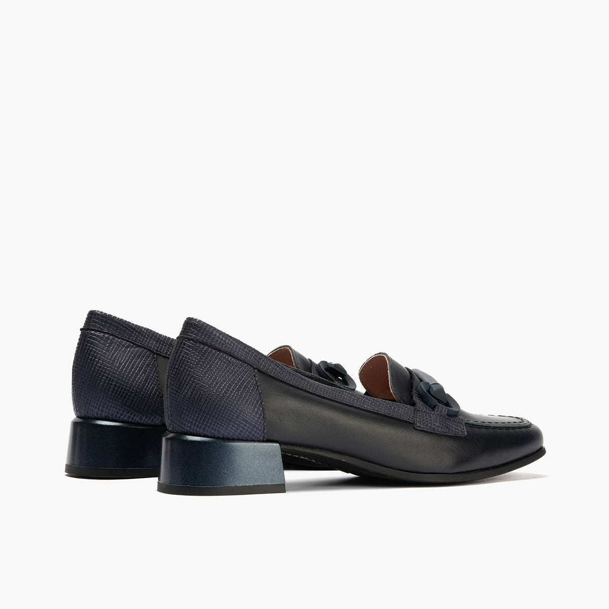 Mocasín con tacón bajo y adorno, con punta cuadrada Marino