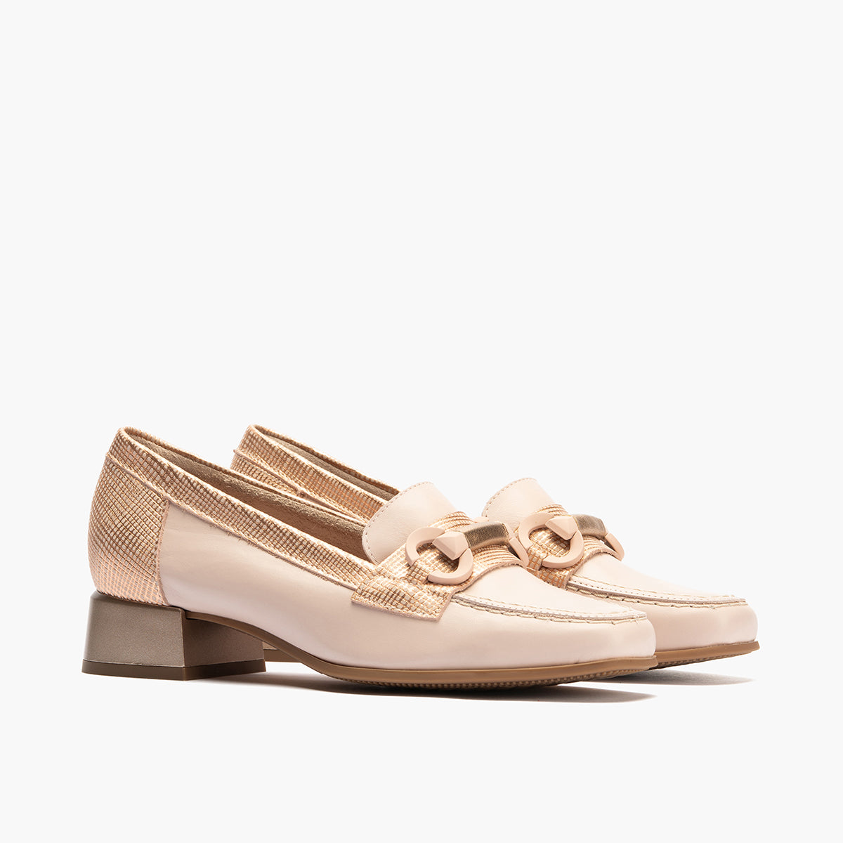 Mocasín con tacón bajo y adorno, con punta cuadrada Nude