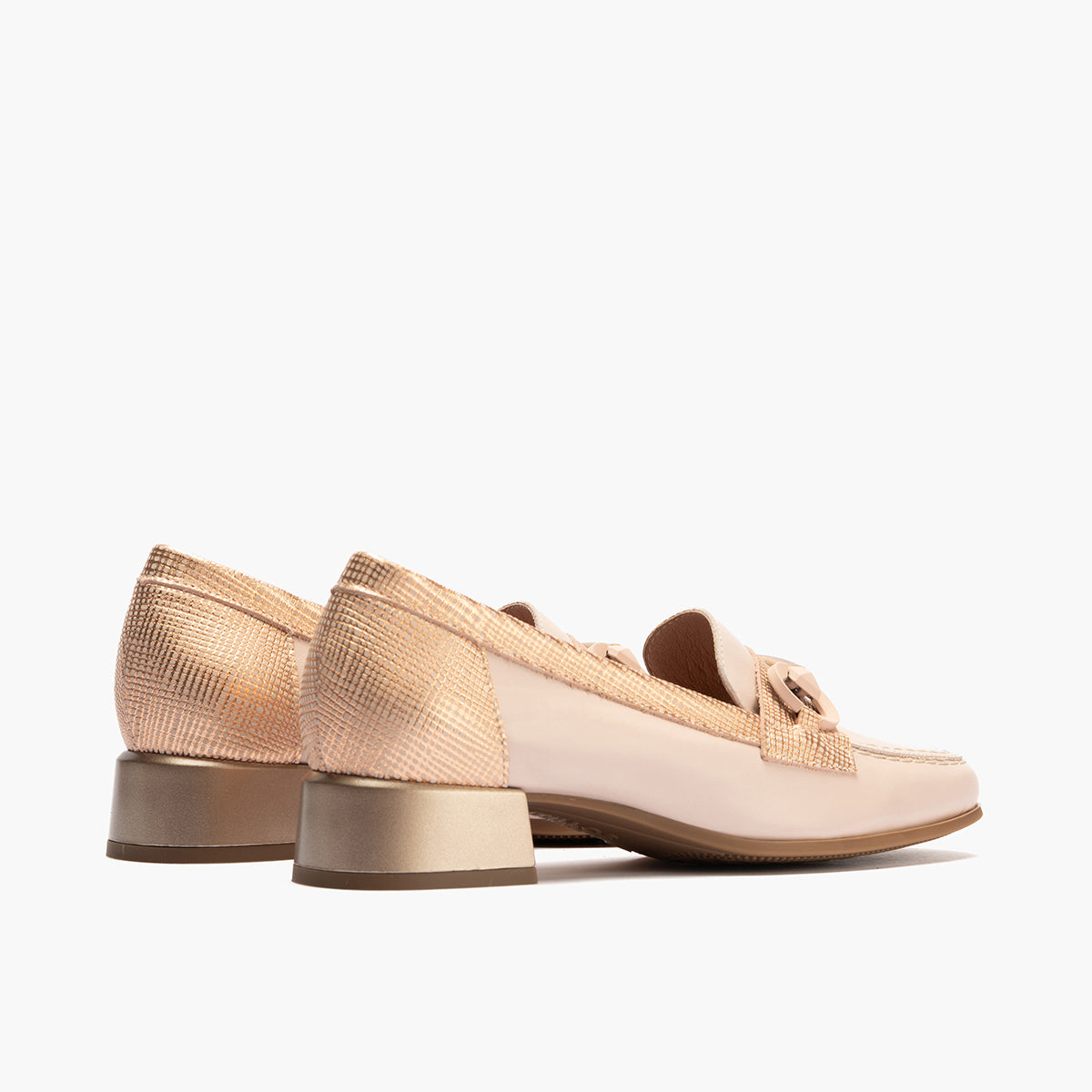 Mocasín con tacón bajo y adorno, con punta cuadrada Nude