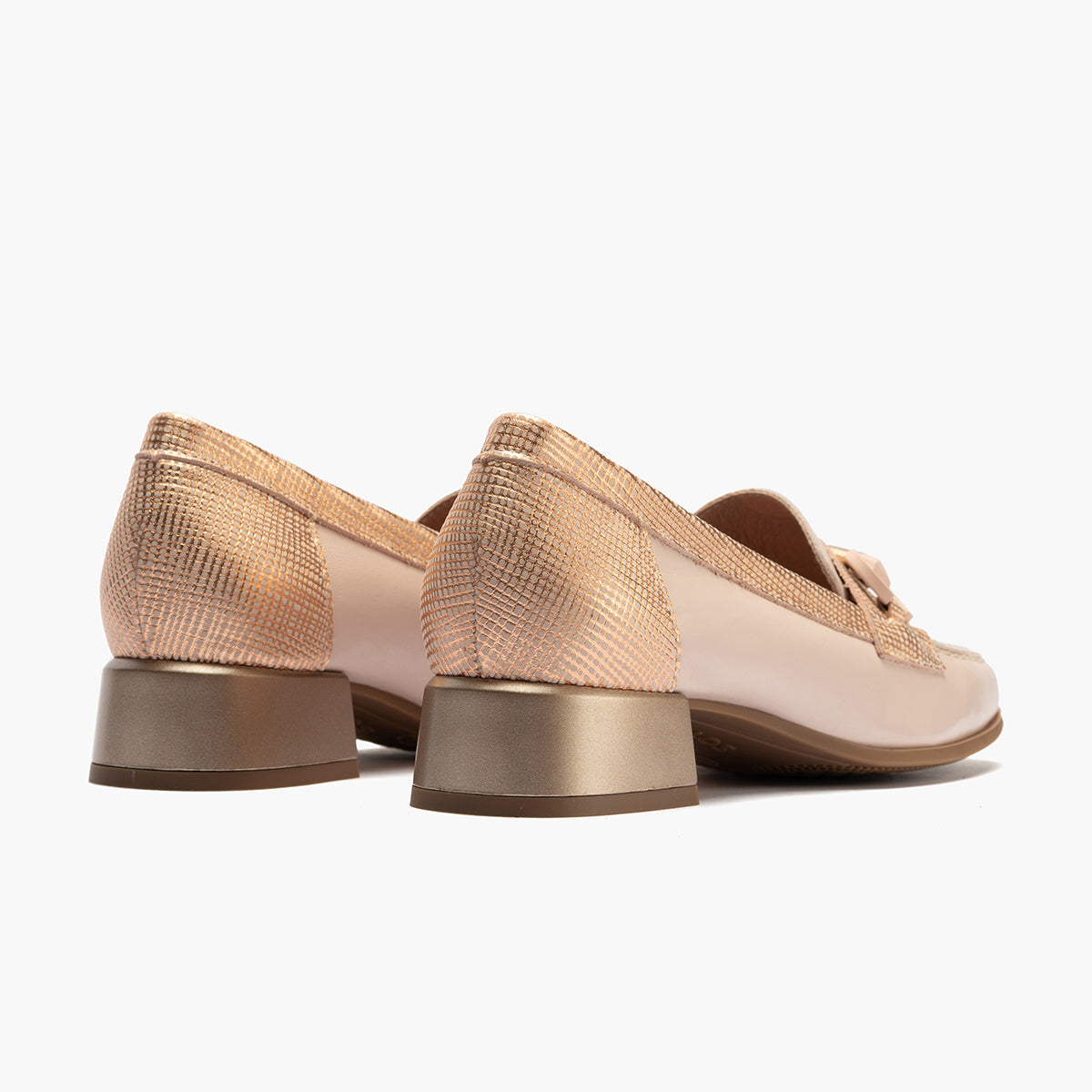 Mocasín con tacón bajo y adorno, con punta cuadrada Nude