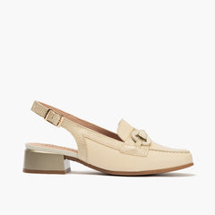 Mocasín destalonado con tacón bajo y adorno, con punta cuadrada Crema