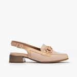 Mocasín destalonado con tacón bajo y adorno, con punta cuadrada Nude