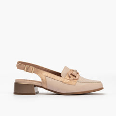 Mocasín destalonado con tacón bajo y adorno, con punta cuadrada Nude