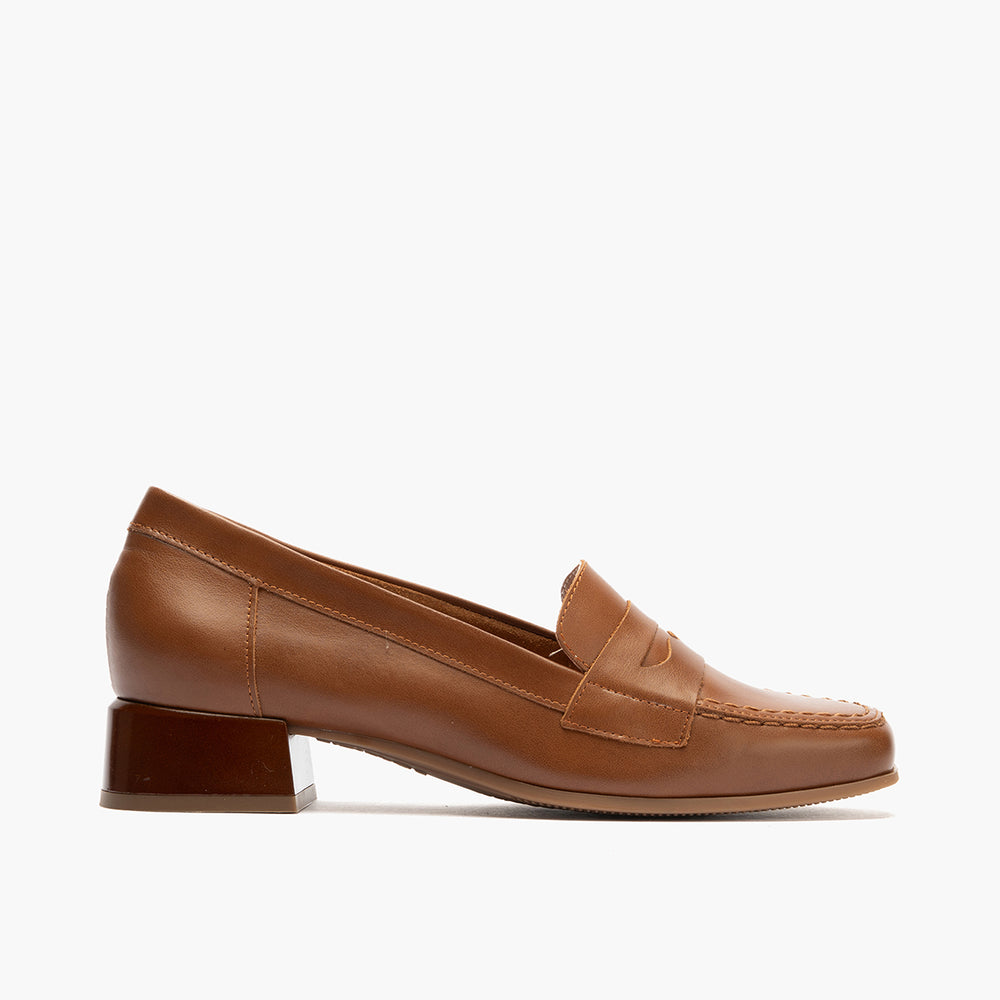 Mocasín con tacón bajo y antifaz, con punta cuadrada Cuero