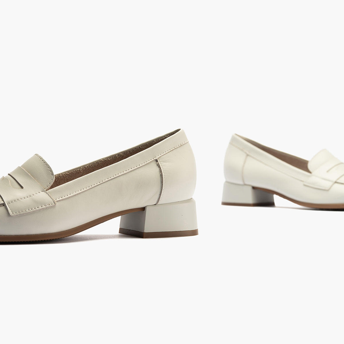 Mocasín con tacón bajo y antifaz, con punta cuadrada Glacial
