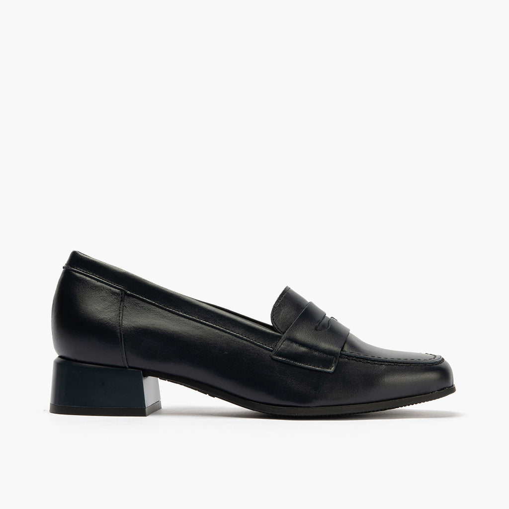 Mocasín con tacón bajo y antifaz, con punta cuadrada Marino