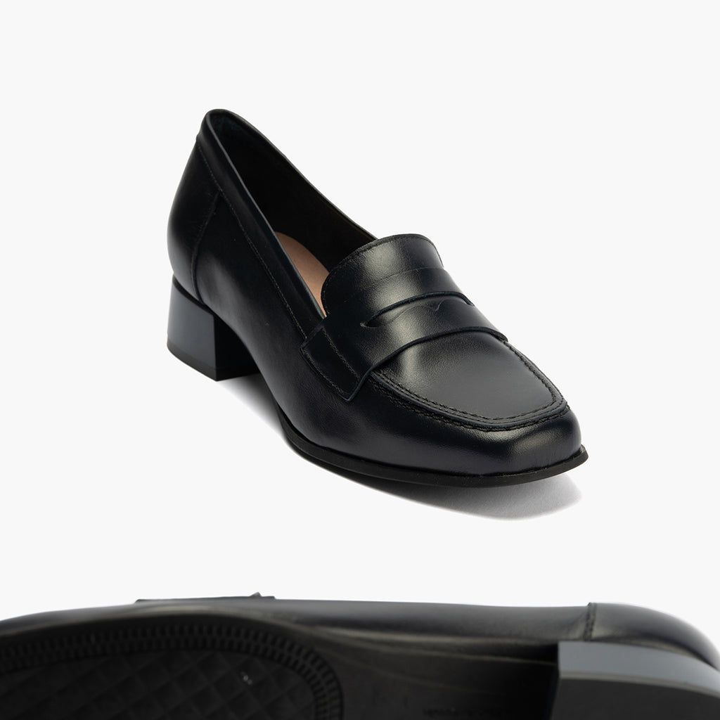 Mocasín con tacón bajo y antifaz, con punta cuadrada Marino
