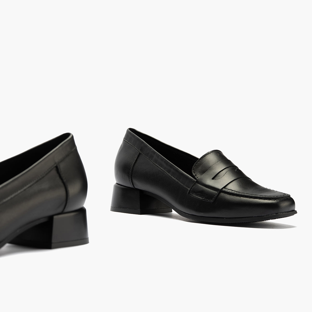 Mocasín con tacón bajo y antifaz, con punta cuadrada Negro