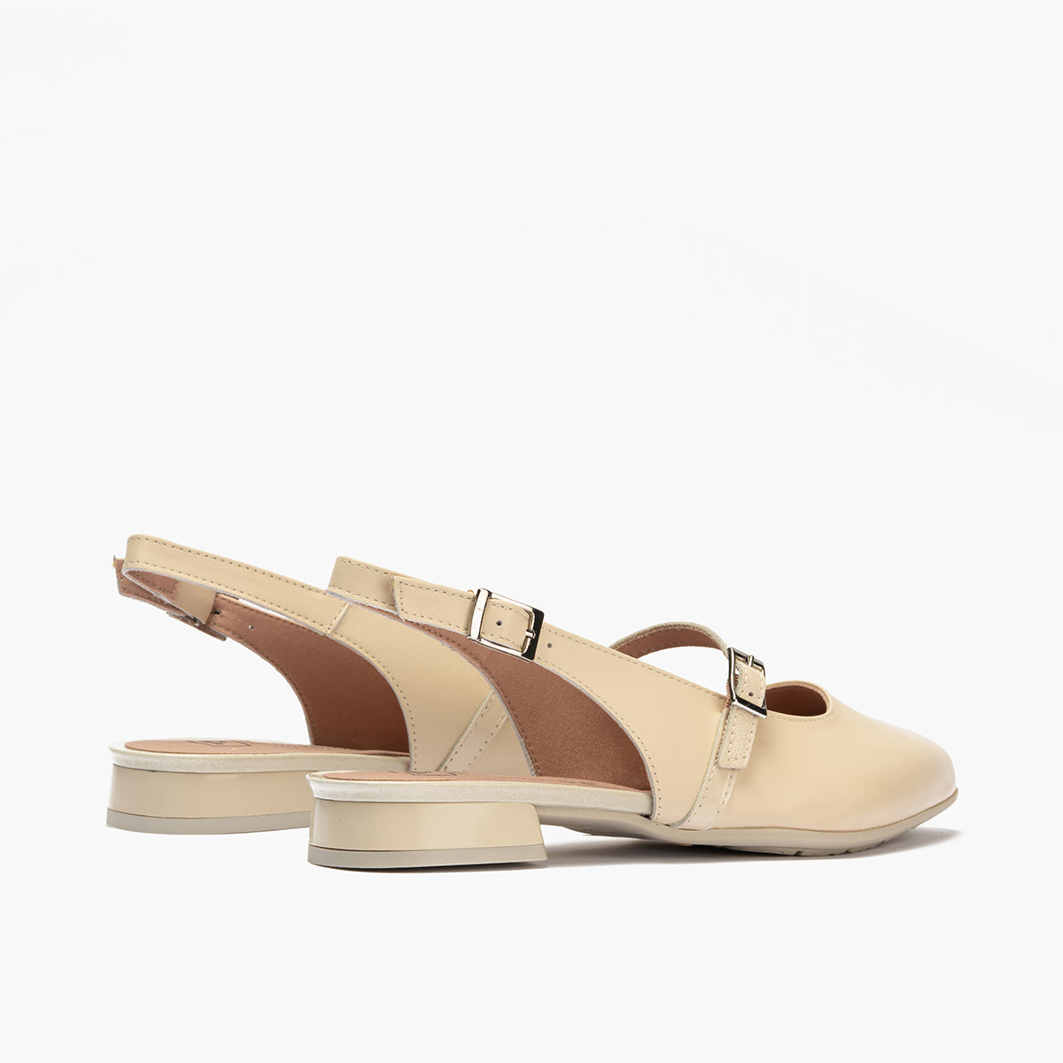 Bailarina con tacón bajo y punta fina Crema