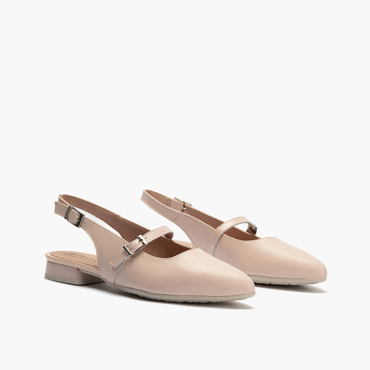 Bailarina con tacón bajo y punta fina Nude