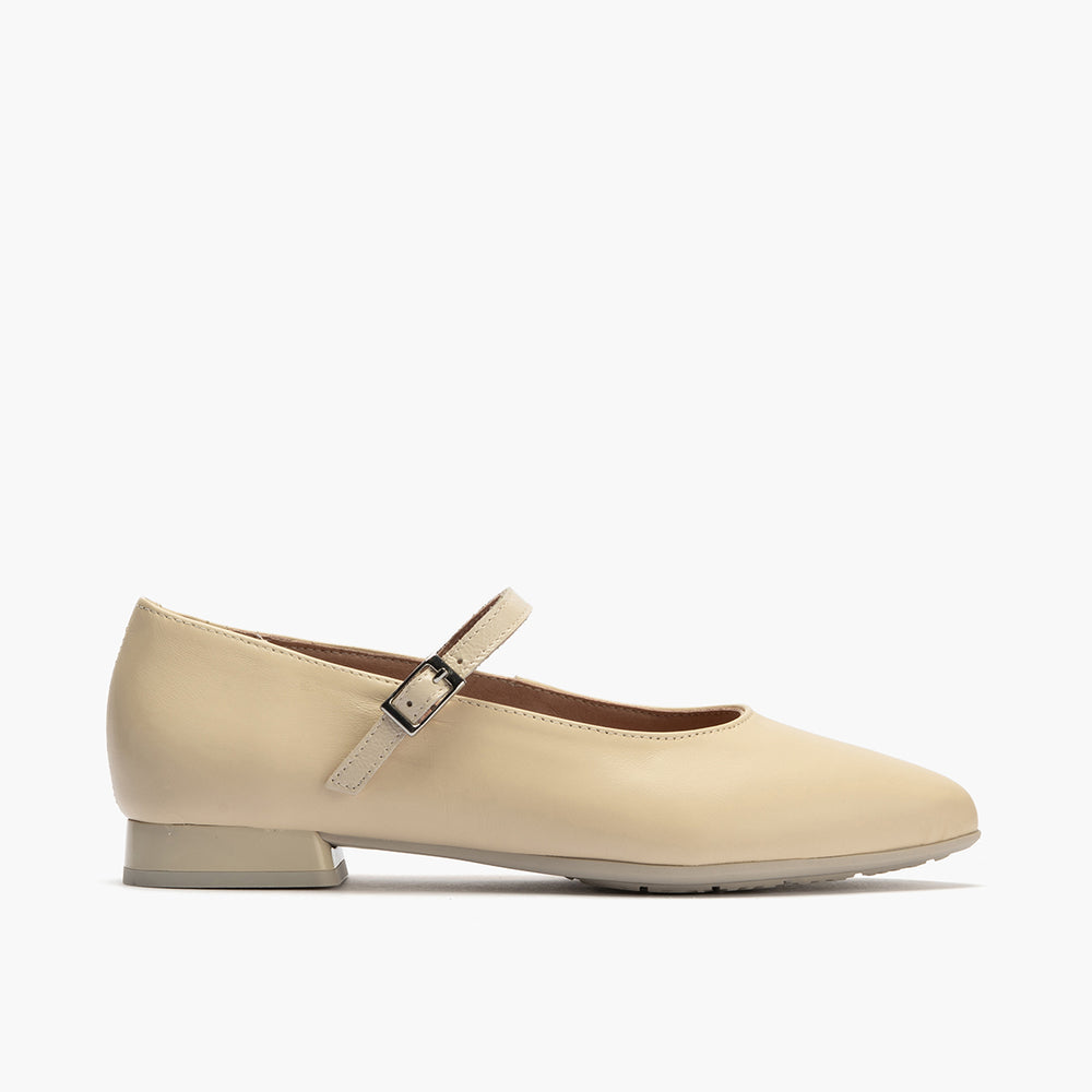 Bailarina mercedes con tacón bajo y punta fina Crema