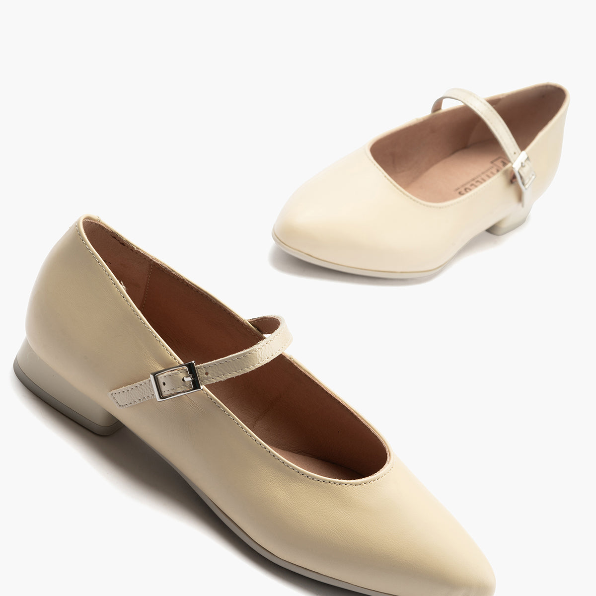 Bailarina mercedes con tacón bajo y punta fina Crema