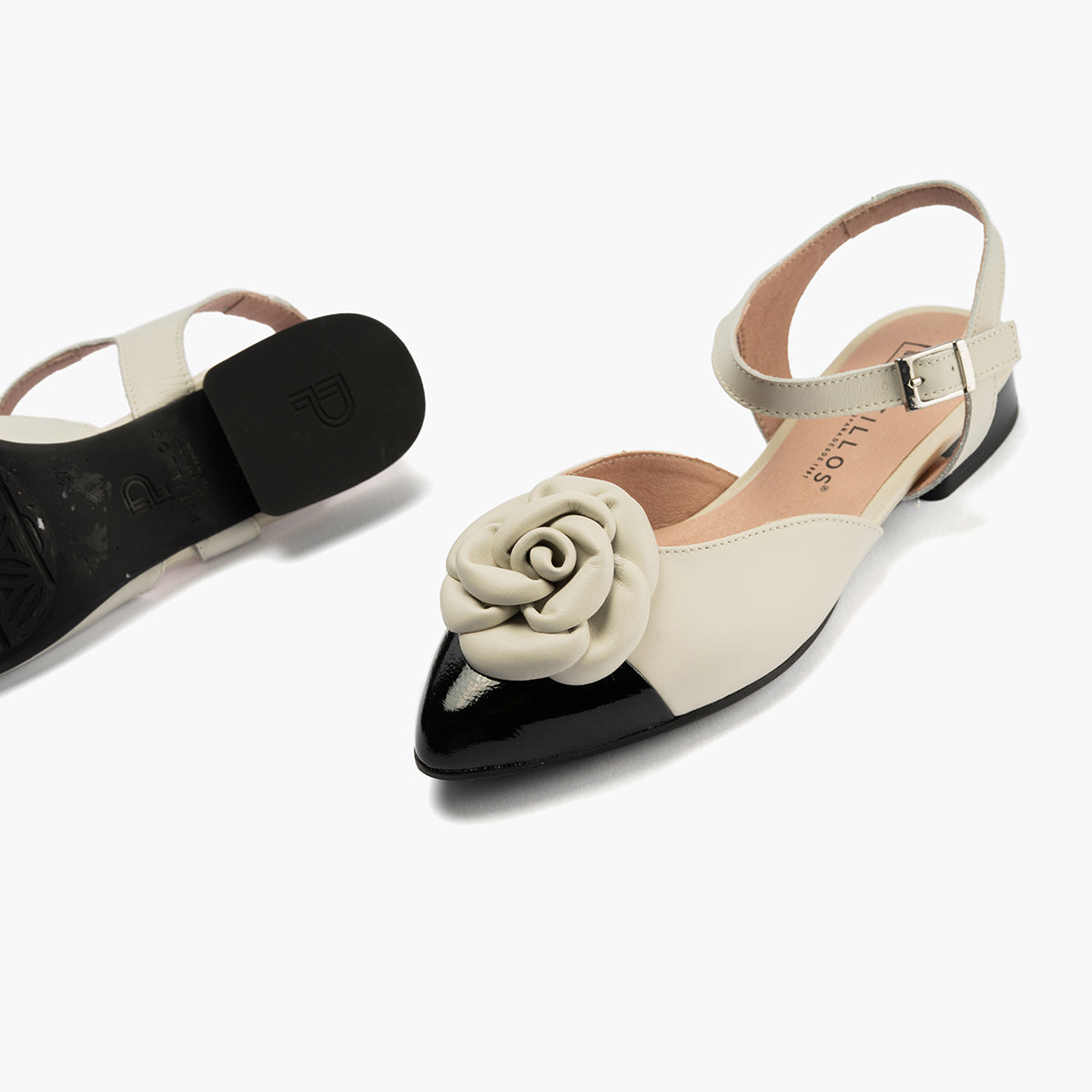 Bailarina con tacón bajo, punta fina, adorno floral y pulsera Negro
