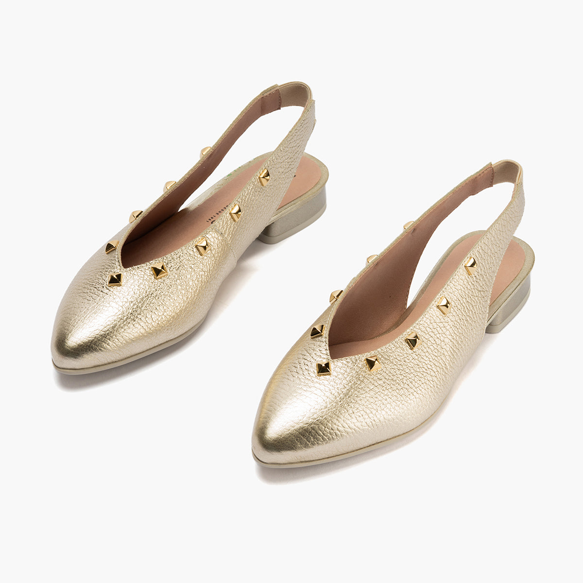 Bailarina con tacón bajo, punta fina y detalles metalizados Oro