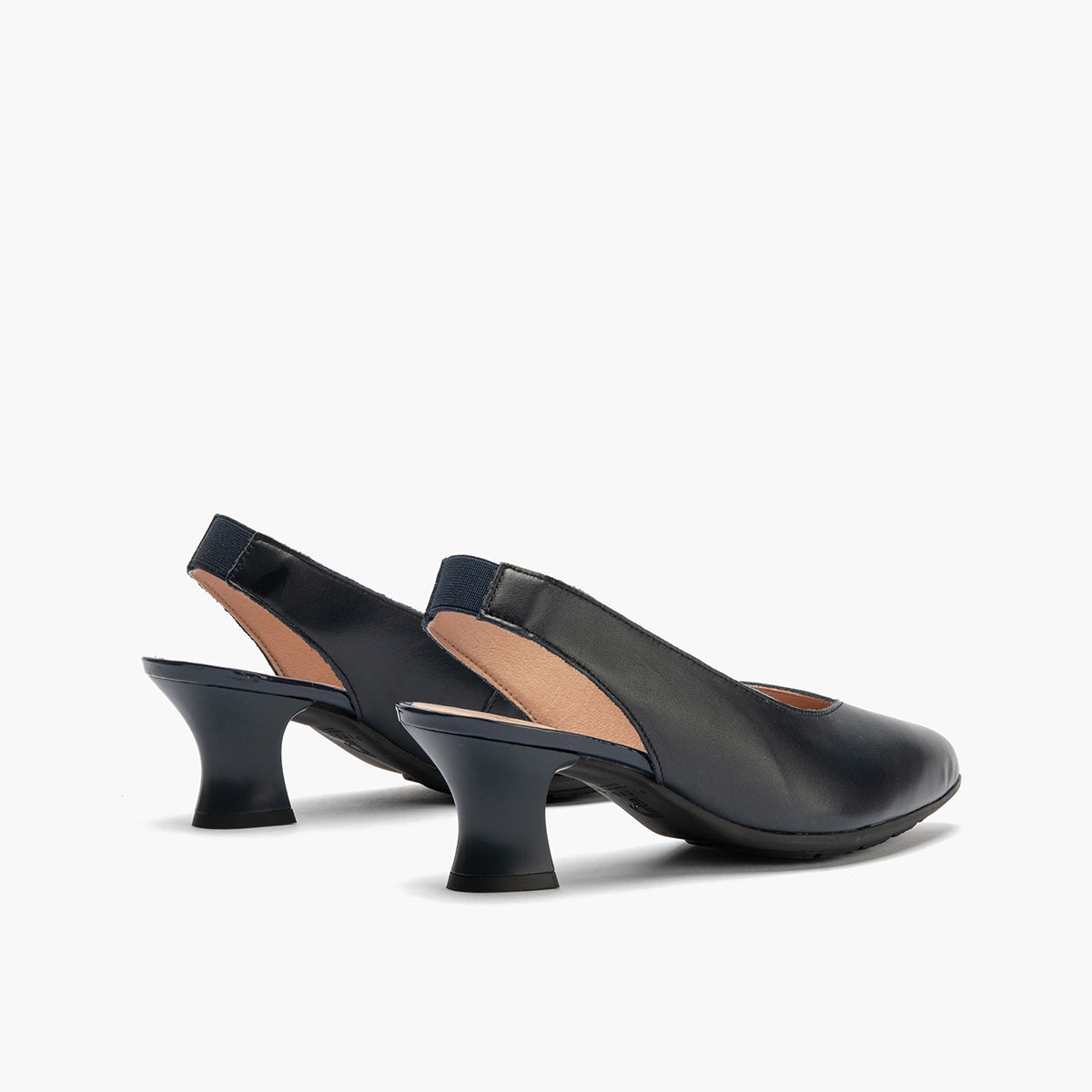 Zapato salón destalonado con tacón medio, en piel napa Marino