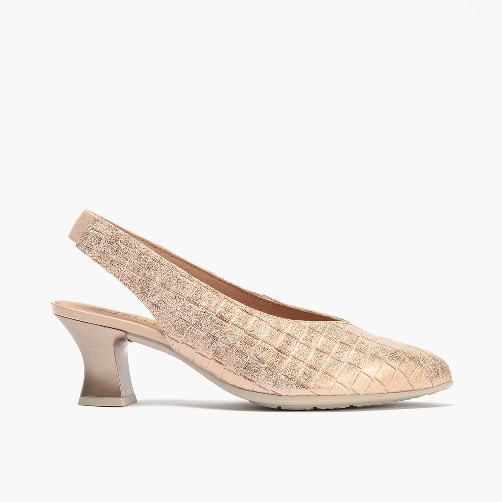 Zapato salón destalonado con tacón medio, en piel laminada Nude
