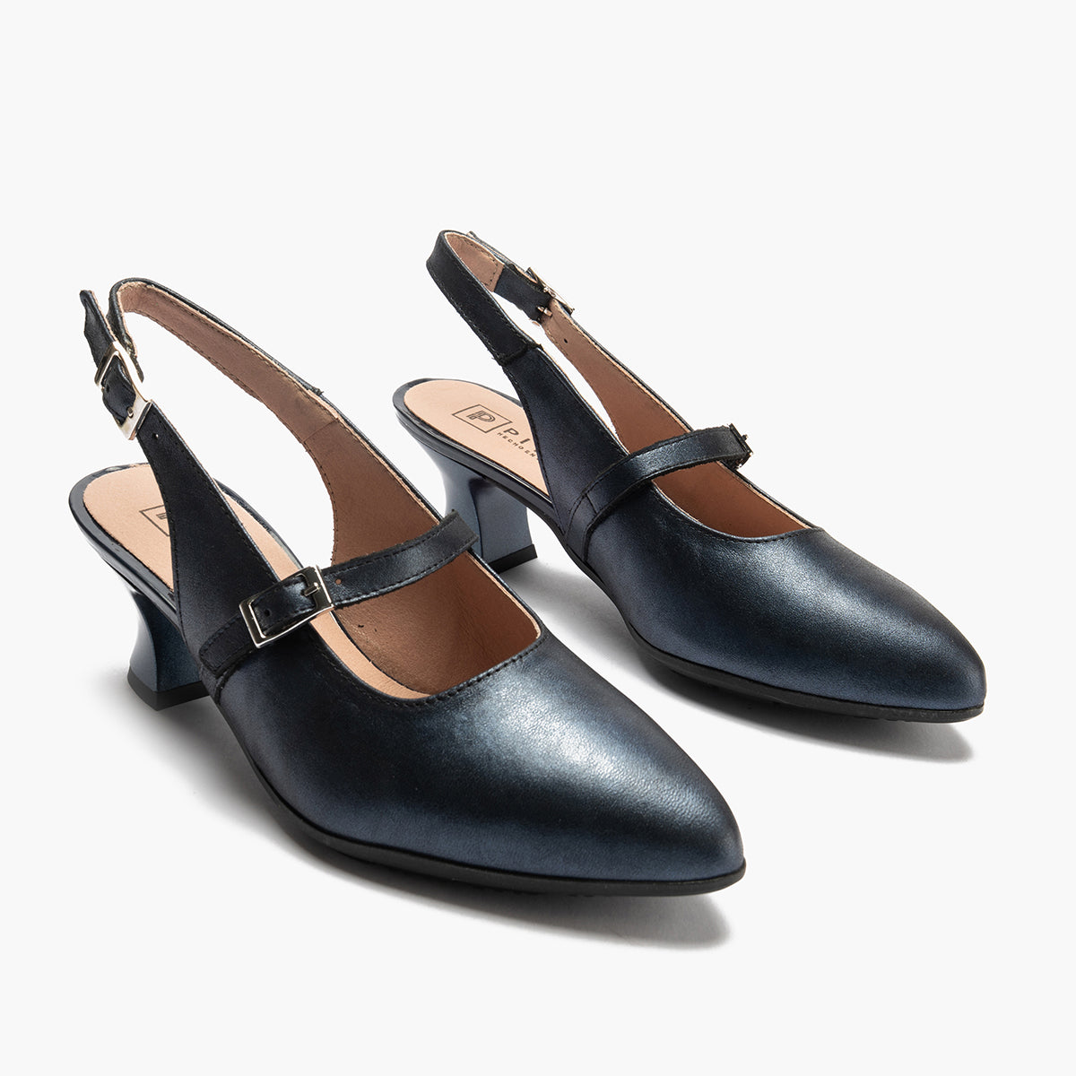 Zapato salón destalonado con tacón medio, en piel laminada y pulsera Marino