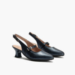 Zapato salón destalonado con tacón medio, en piel laminada y pulsera Marino