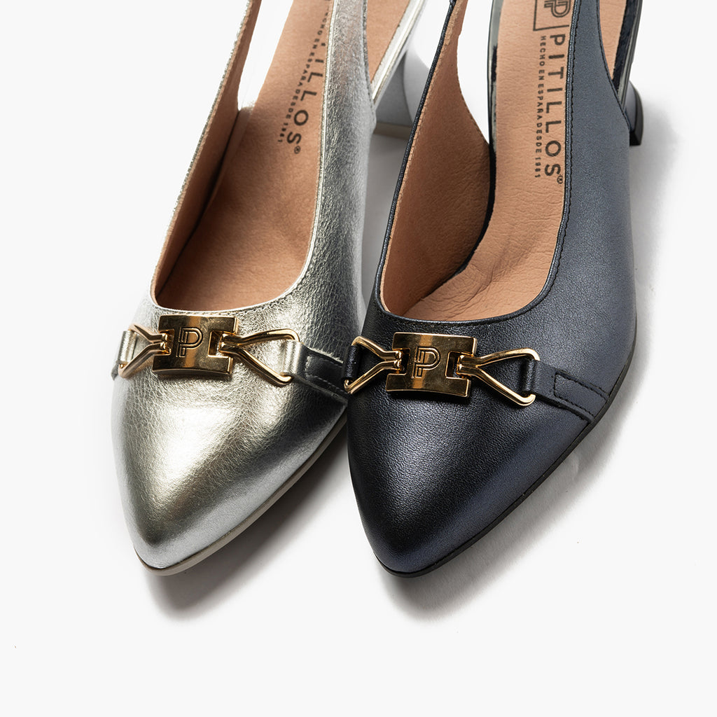 Zapato salón destalonado con tacón medio, con adorno y piel laminada Marino