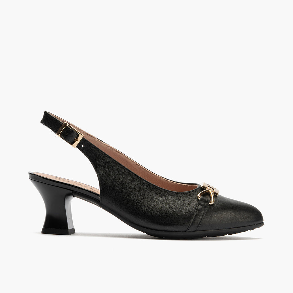 Zapato salón destalonado con tacón medio, con adorno y piel laminada Negro
