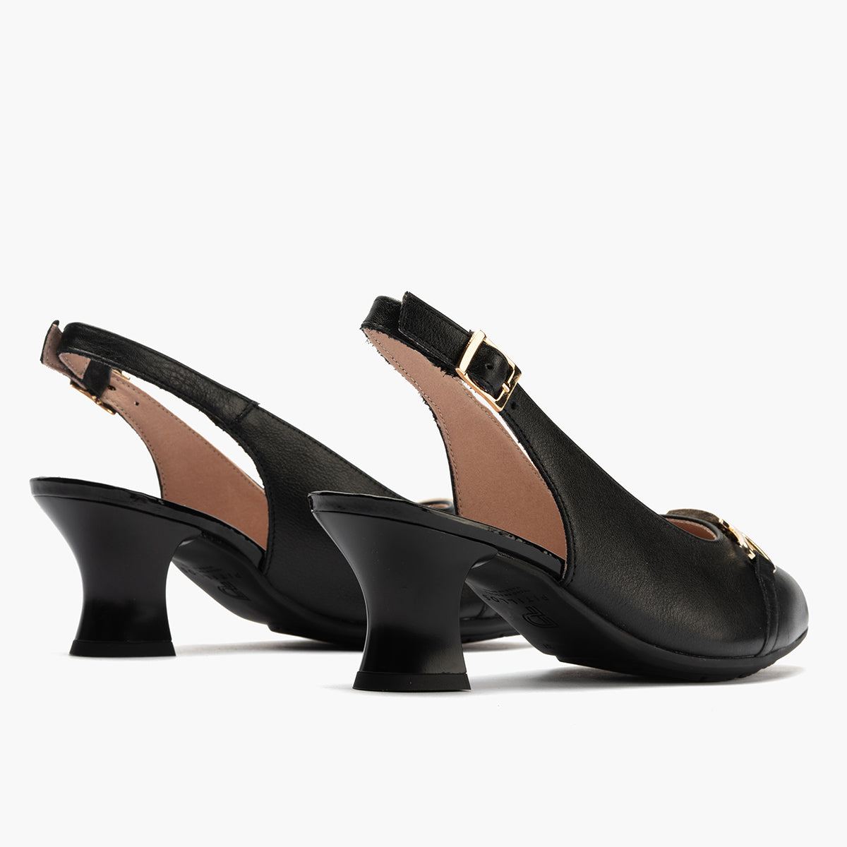 Zapato salón destalonado con tacón medio, con adorno y piel laminada Negro