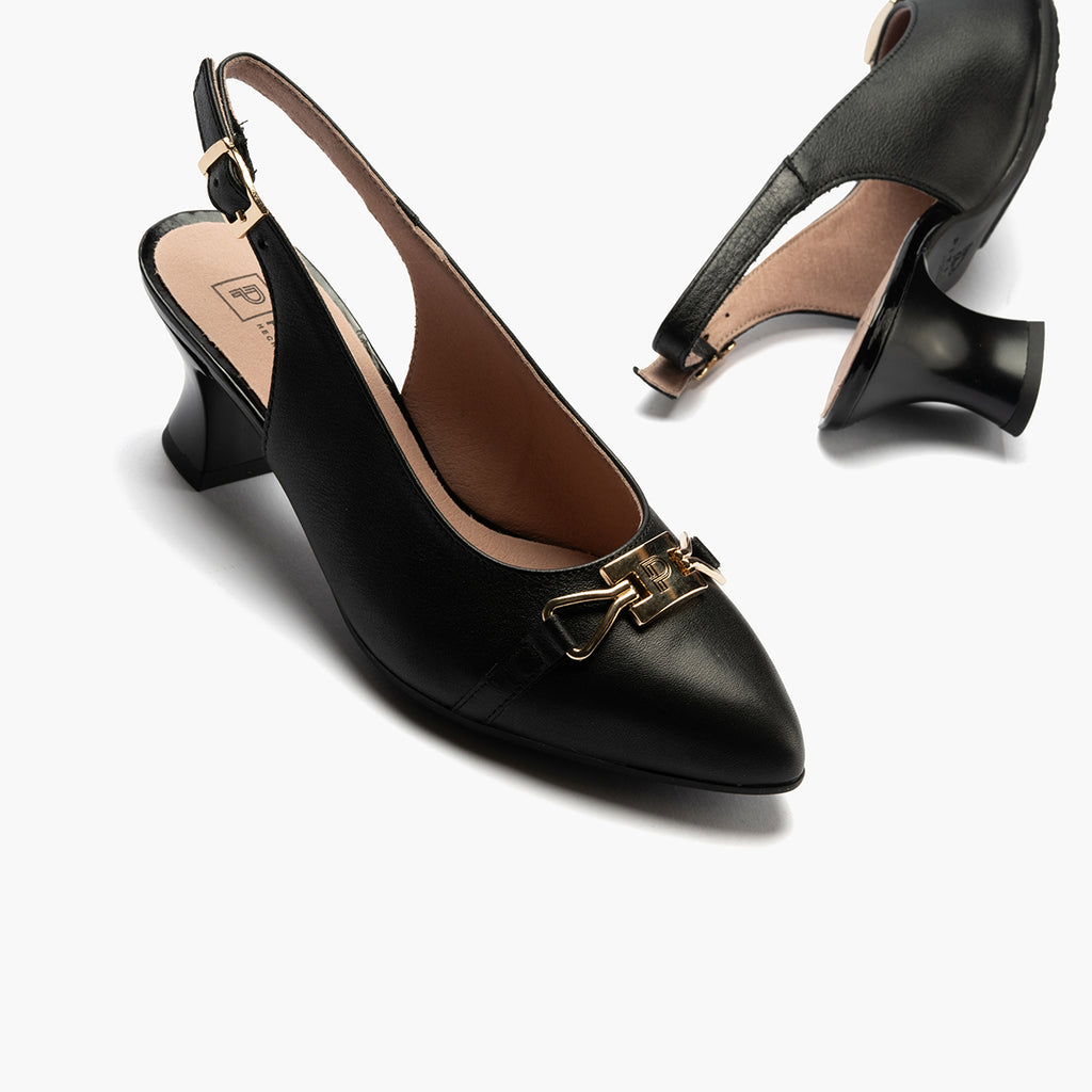 Zapato salón destalonado con tacón medio, con adorno y piel laminada Negro