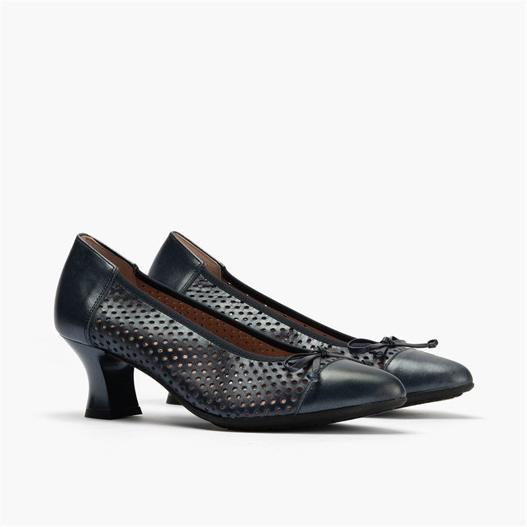 Zapato de salón con tacón medio, punta fina y adorno Marino