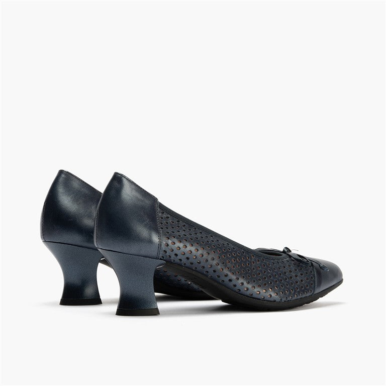 Zapato de salón con tacón medio, punta fina y adorno Marino