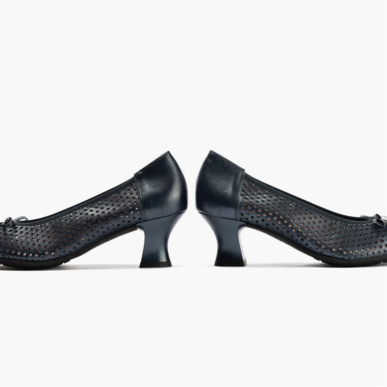 Zapato de salón con tacón medio, punta fina y adorno Marino