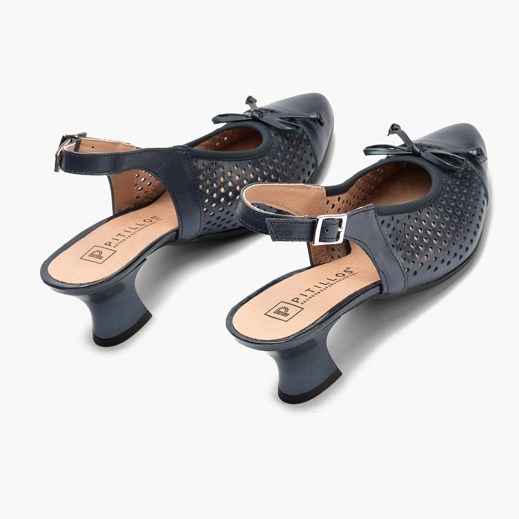Zapato de salón con tacón medio, punta fina y pulsera Marino