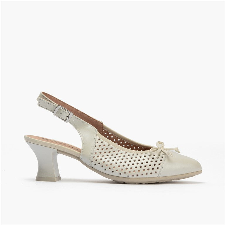 Zapato de salón con tacón medio, punta fina y pulsera Plata