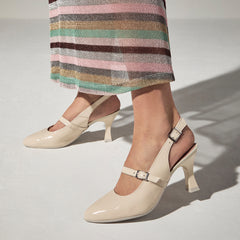 Zapato de salón destalonado con tacón alto, punta fina y pulsera Crema