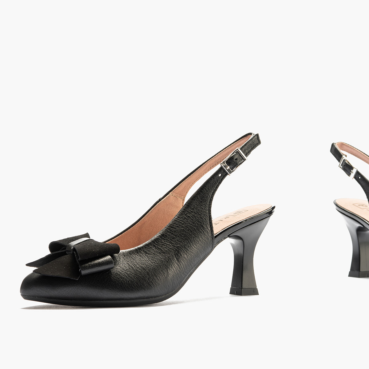 Zapato de salón destalonado con tacón alto, punta fina y detalle de lazo Negro